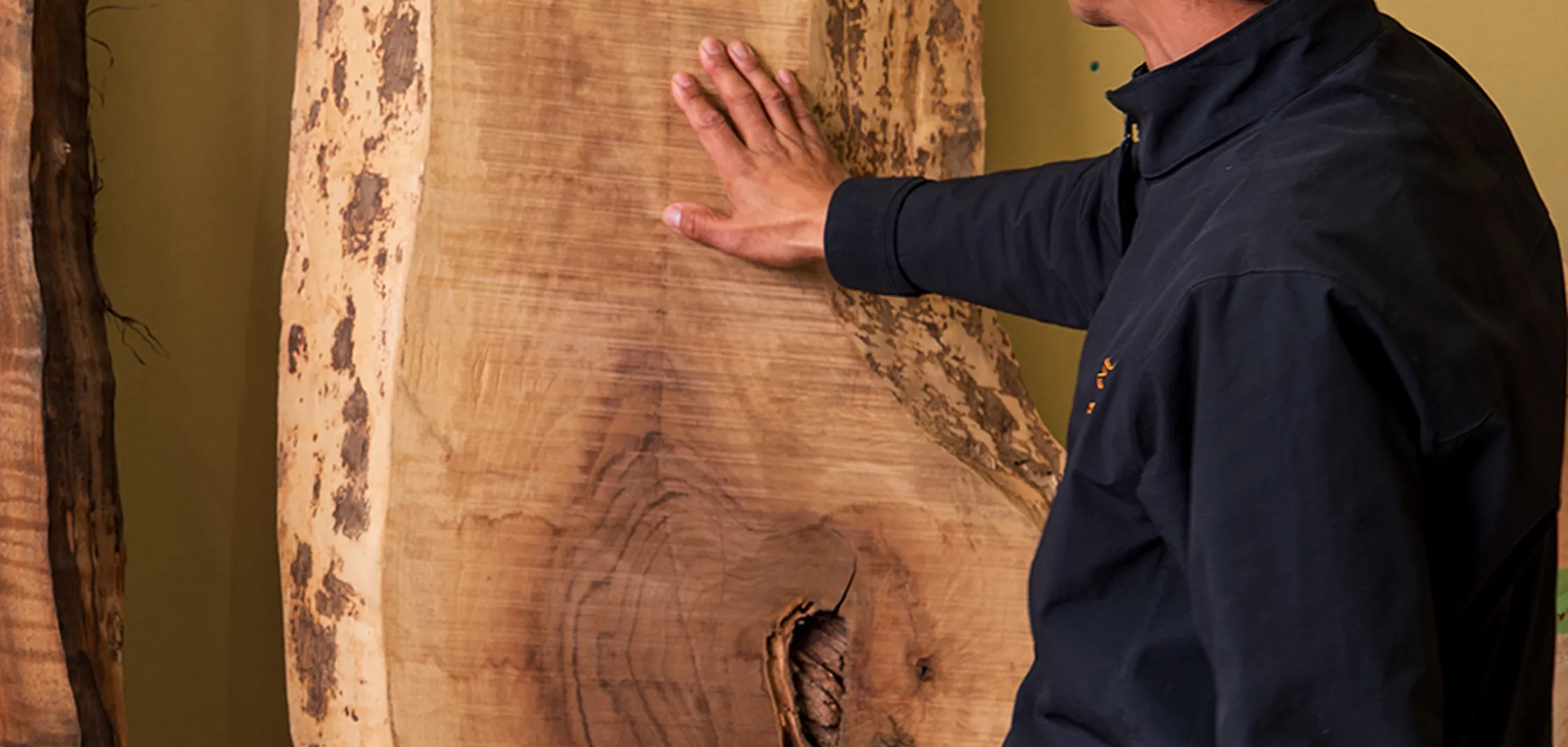 木の声を聞き、命を吹き込む