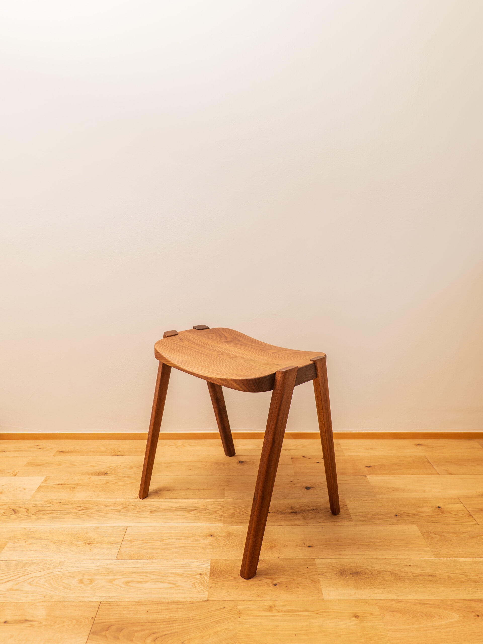 キャッチスツール-ウォールナット